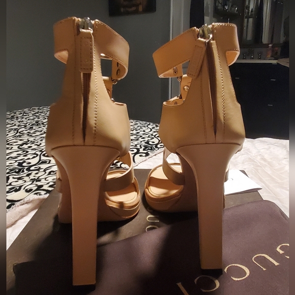 GUCCI Leather Sandals with Silver Hardware - Picture 6 of 12